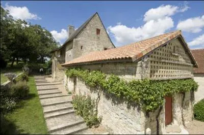 Qui vit le jour au manoir de la Devinière ?