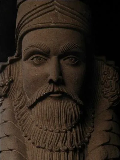 Quel phénomène est la divinité adorée par les Parsis en Inde ?