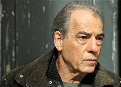 Comment s'appelle le bar de Roland?