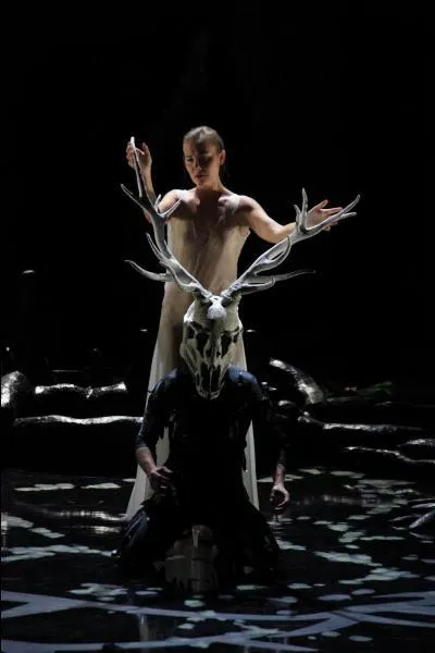 Qui est ce chasseur de Thèbes qui, surprenant Artémis au bain, fut transformé en cerf par la déesse irritée et livré à sa meute afin d'être dévoré ?