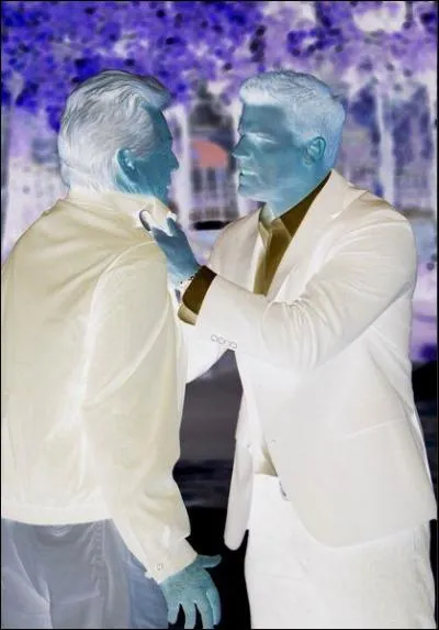 Booth agresse quelqu'un, qui ?