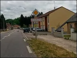 Nous traversons le village Meurthe-et-Mosellan de Bicqueley. Nous sommes en région ...