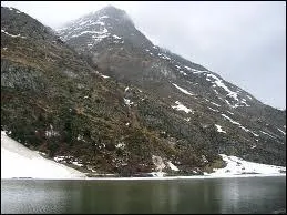 Connaissez-vous le nom donné au versant nord d'une vallée ?