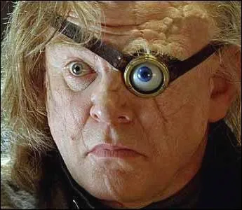 Dans quoi est enfermé le vrai Alastor Maugrey ?