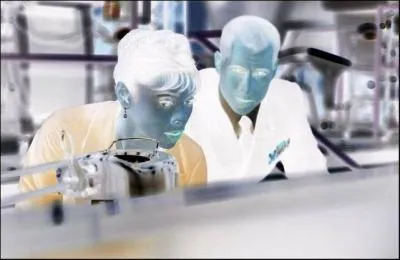 Qui est à côté de Camille