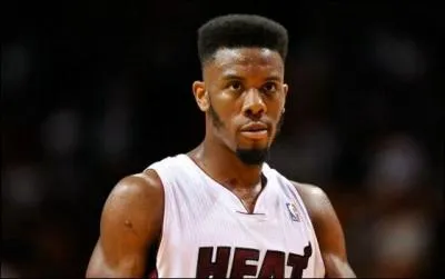 Trois saisons jouées et déjà trois finales NBA disputées pour ce jeune joueur de 26 ans, il y a pire comme début de carrière non ! ? Qui est donc ce joueur qui prend toujours un peu plus d'importance dans la rotation du Heat chaque année ?