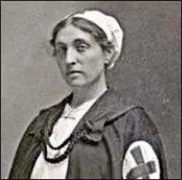 Mme Jeanne Rousselle est à l'origine de la Croix-Rouge de Fourmies. Qui est venu lui témoigner sa sympathie en 1919 ?