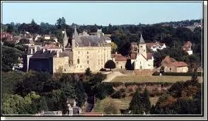 Je vous emmène maintenant en Aquitaine, à la découverte de Jumilhac-le-Grand. Nous nous rendons dans le département ...