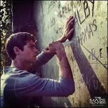 Pourquoi barrent-ils des noms ?