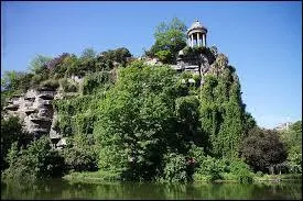 Dans quel arrondissement se situe le parc des Buttes-Chaumont ?