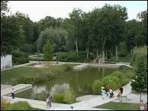 Dans quel arrondissement se situe le parc de Bercy ?