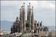 Dans quelle ville se trouve la Sagrada Família ?