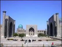 Quel monument se trouve à Samarcande ?