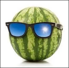 _"qu'est-ce qu'elle fait là ? "
Je l'ai aidé à porter les pastèques. C'est pas un crime de porter une pastèque ! 
Quel est ce film ?