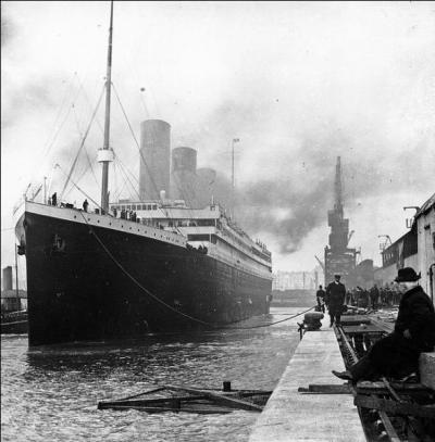 En quelle année le Titanic a-t-il fait naufrage après avoir heurté un iceberg au large de Terre Neuve ?