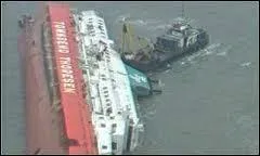6 mars 1987 : naufrage du ferry-boat Herald of Free Enterprise après son départ du port de Zeebruges, faisant 193 morts.Quel fut le motif du naufrage ?