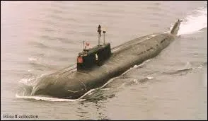 Comment s'appelait le sous-marin russe qui a fait naufrage en mer de Barents causant la mort de 118 sous-mariniersle 12/08/2000 ?