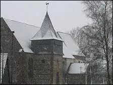 Un petit avant-goût de l'hiver avec cette image de la commune Seinomarine de Guilmécourt sous la neige. Elle se situe en région ...