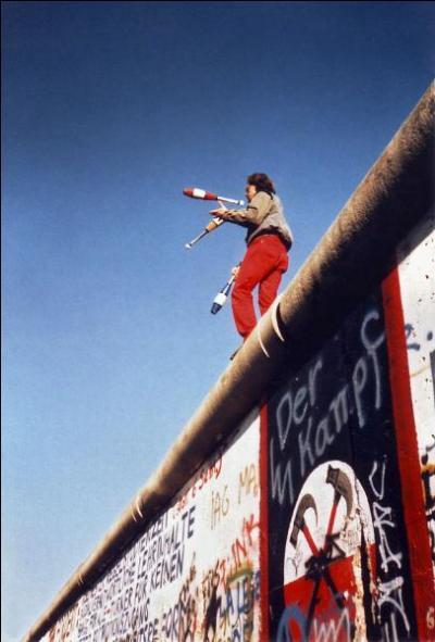 On est le 7 novembre 2014 , le mur de Berlin est tombé il y a :