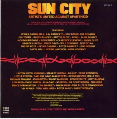 Non content de cela, il s'est engagé politiquement contre...