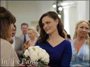 Dans la saison 8, que demandera-t-elle à Booth ?