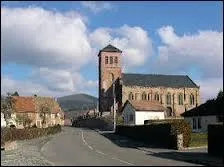 Voici l'église Saint-Valbert, à Etueffont. Commune du Territoire de Belfort, elle se situe en région ...