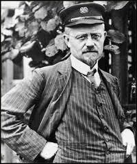 Qui en est le fondateur de cette marque ?