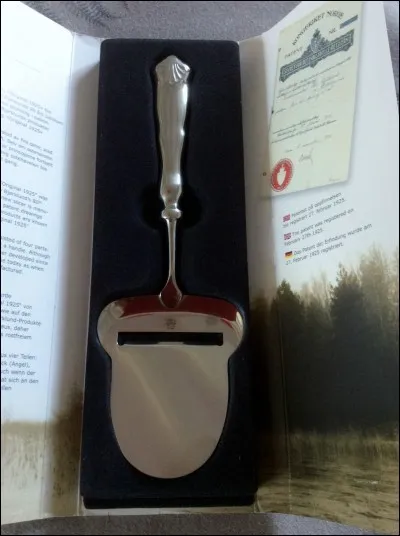 En Norvège, la râpe à fromage porte le nom de son inventeur qui l'a créée en 1925. Il s'agit de :