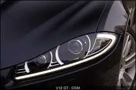Voici sur l'image ci-contre un phare, mais qui vient de quelle marque de voiture ?
