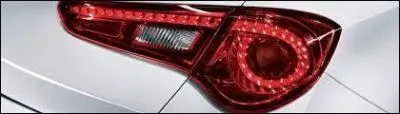 De quelle marque de voiture provient ce phare arrière ?