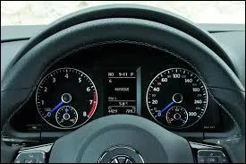 De quelle marque de voiture il s'agit sur l'image grâce à ses compteurs ?