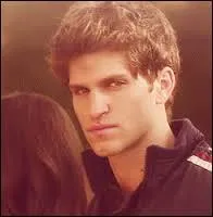 Qui Keegan Allen joue-t-il ?