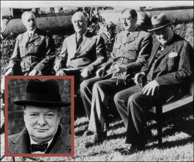 Lors de cette conférence du 14 au 26 janvier 1943, Winston Churchill et Franklin Roosevelt et les généraux français Charles de Gaulle et Henri Giraud prirent la décision d'envahir la Sicile et ensuite l'Italie...