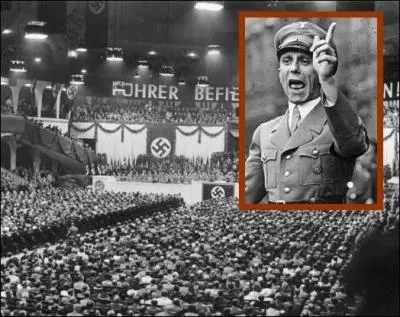 Cette allocution du ministre de la Propagande nazi Joseph Goebbels prononcée le 18 février 1943, est considérée comme le sommet de la rhétorique de...