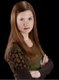 Le nom de jeune fille de sa mère est Prewett, c'est...