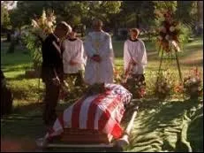 Quel personnage meurt lors de la saison 11 ?