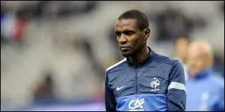 Dans quel club grec joue Éric Abidal ?