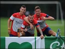 Dans quel club anglais jouent Mathieu Debuchy, Laurent Koscielny et Olivier Giroud ?