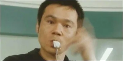 Comment s'appelle l'élève que Iwamoto Kohei, le professeur de sport a fait expulsé ?