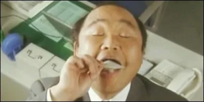 Quel langue enseigne Washio Kanji ?