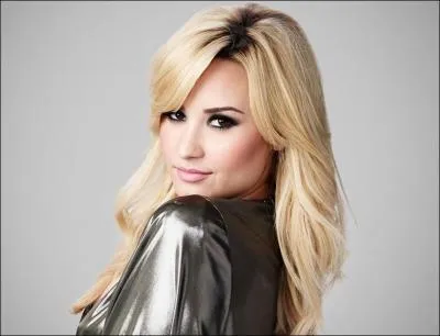 Comment s'appelle cette belle chanteuse ?