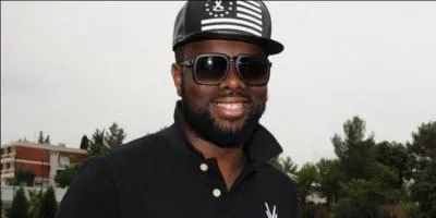 Comment s'appelle ce chanteur et rappeur ?