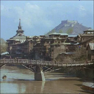 Elle naquit, en 1946, dans une ancienne colonie anglaise : laquelle ?