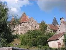 Nous partons maintenant en Auvergne, à Châtelperron, village de l'arrondissement de Vichy. Nous nous rendons dans le département ...