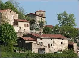 Nous reprenons la route, qui nous emmène à Lavieu. Village Ligérien, il se situe en région ...