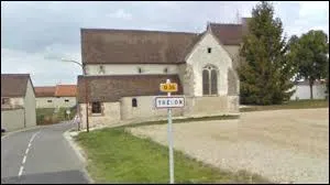 Notre voyage continue et il nous emmène à Trécon. Village Marnais, il se trouve en région ...