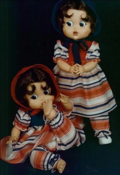 Quel est le nom de cet excellent dessert que porte cette poupée souple Bella ?