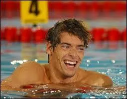 Je suis le premier champion du monde français du 100 mètres dos. Qui suis-je ?