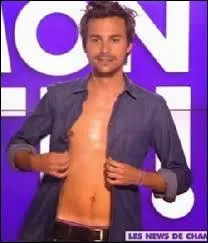 Je suis chroniqueur dans l'émission "Touche pas à mon poste". Qui suis-je ?