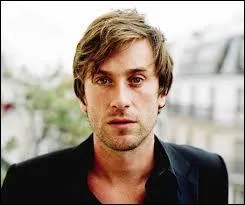 Je suis un musicien et chanteur français. Qui suis-je ?